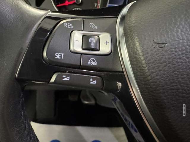Volkswagen Golf VII Highline R-Line Navi*LED*ACC*PDC*Keyles