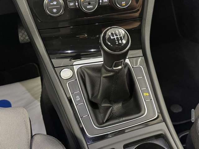 Volkswagen Golf VII Highline R-Line Navi*LED*ACC*PDC*Keyles