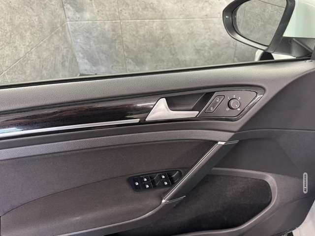 Volkswagen Golf VII Highline R-Line Navi*LED*ACC*PDC*Keyles