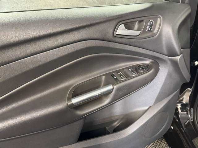 Ford Kuga 2.0 TDCi ST-Line AWD Aut*Navi*Bi-Xenon*AHK