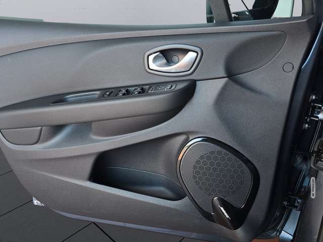 Renault Clio IV Grandtour BOSE Edition *LED