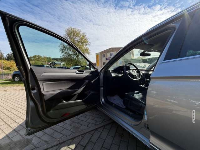 Volkswagen Passat 2.0 TDI Highline AHK NAVI SITZHEIZUNG