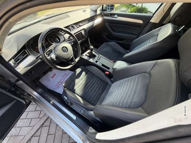 Volkswagen Passat 2.0 TDI Highline AHK NAVI SITZHEIZUNG