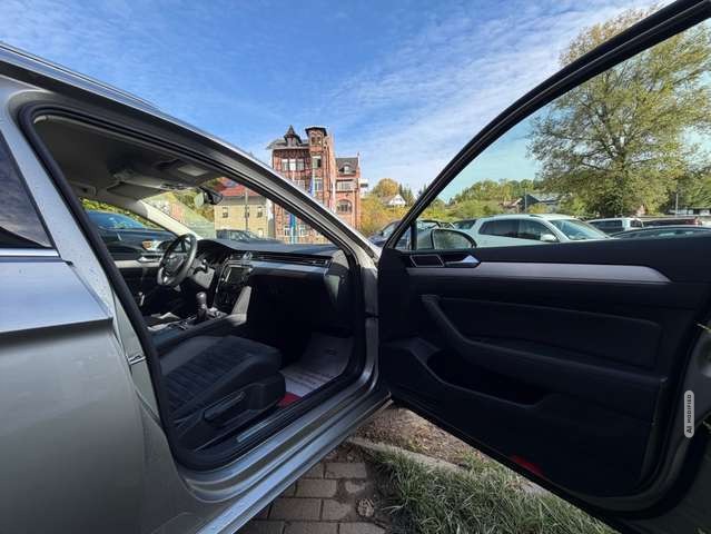 Volkswagen Passat 2.0 TDI Highline AHK NAVI SITZHEIZUNG
