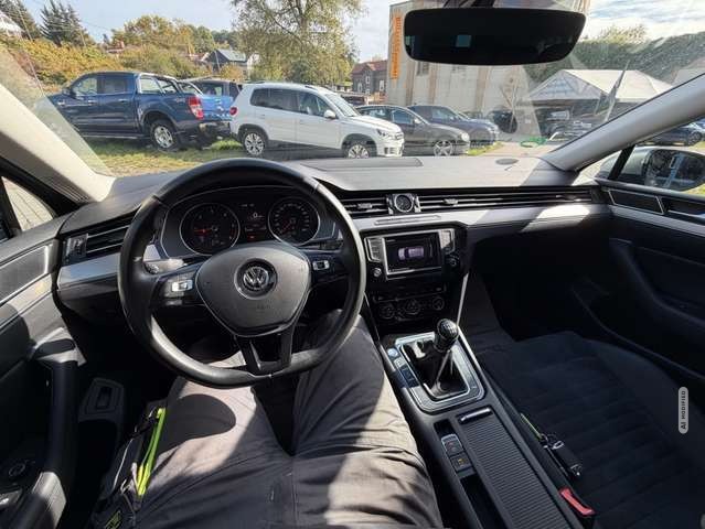 Volkswagen Passat 2.0 TDI Highline AHK NAVI SITZHEIZUNG