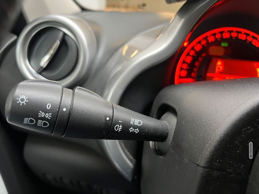 Renault Twingo AUTOMATIK|ALLWETTER|SCHECKHEFT|PARKSENSOR