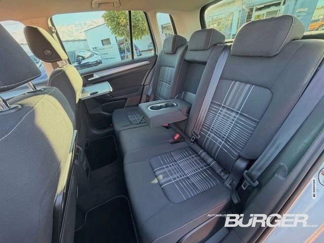 Volkswagen Golf Sportsvan VII Lounge AHK Navi Bi-Xenon Dyn. Kurvenlicht 2-Zo