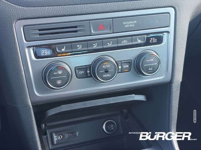 Volkswagen Golf Sportsvan VII Lounge AHK Navi Bi-Xenon Dyn. Kurvenlicht 2-Zo