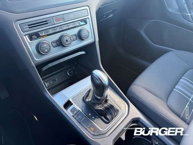 Volkswagen Golf Sportsvan VII Lounge AHK Navi Bi-Xenon Dyn. Kurvenlicht 2-Zo