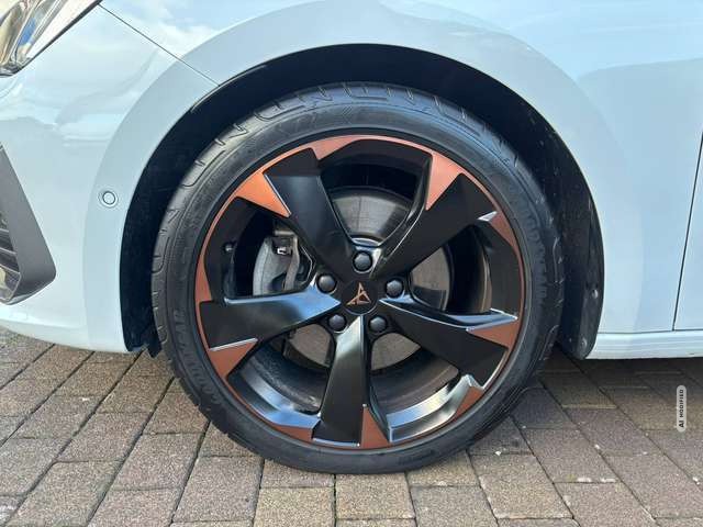 Cupra Leon Limousine*DSG*KAMERA*NAV*CARPLAY*PANO-DACH*BEAT...