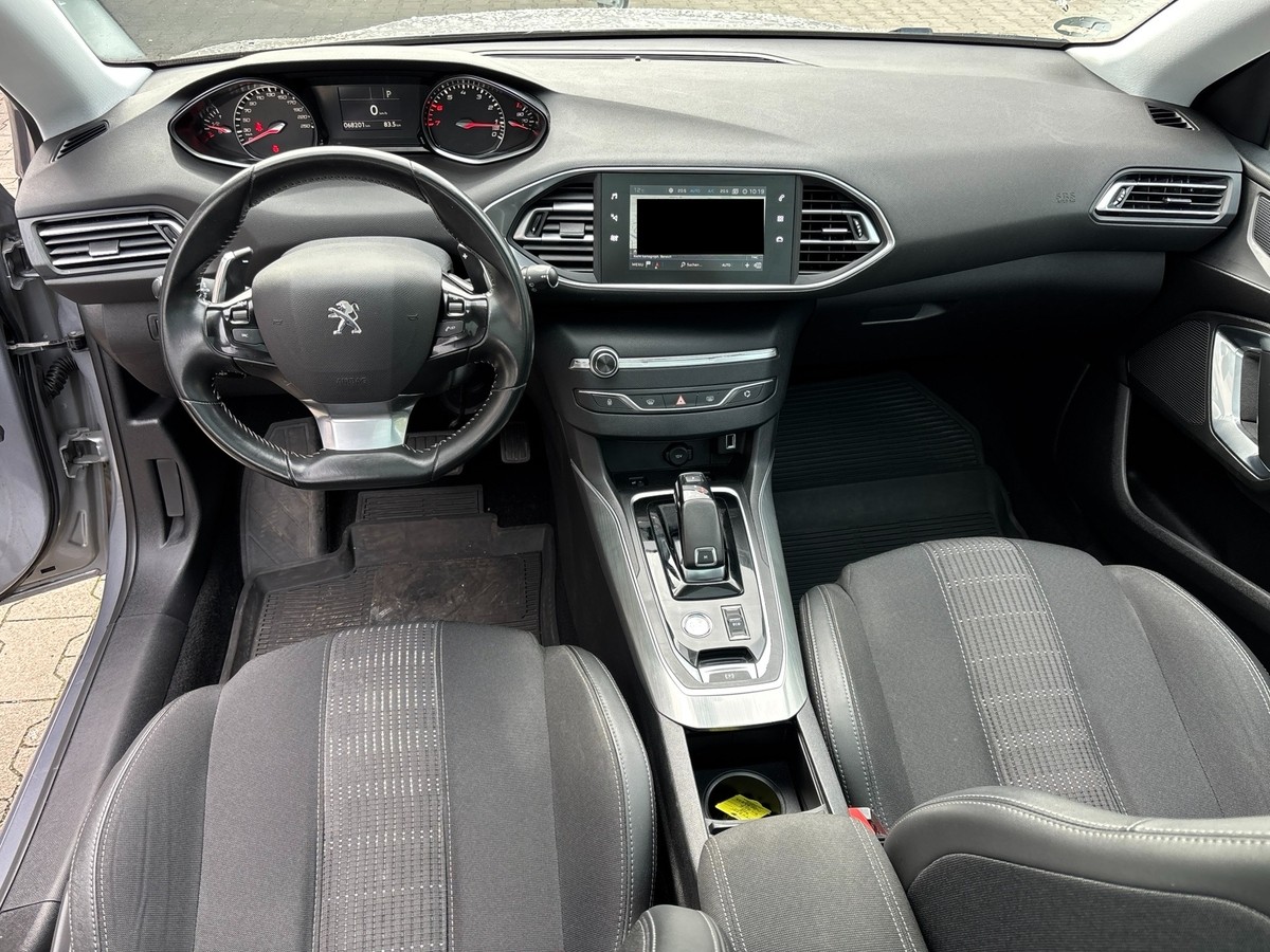Peugeot 308 130 Allure*AHK*Navi*LED*Panoramadach