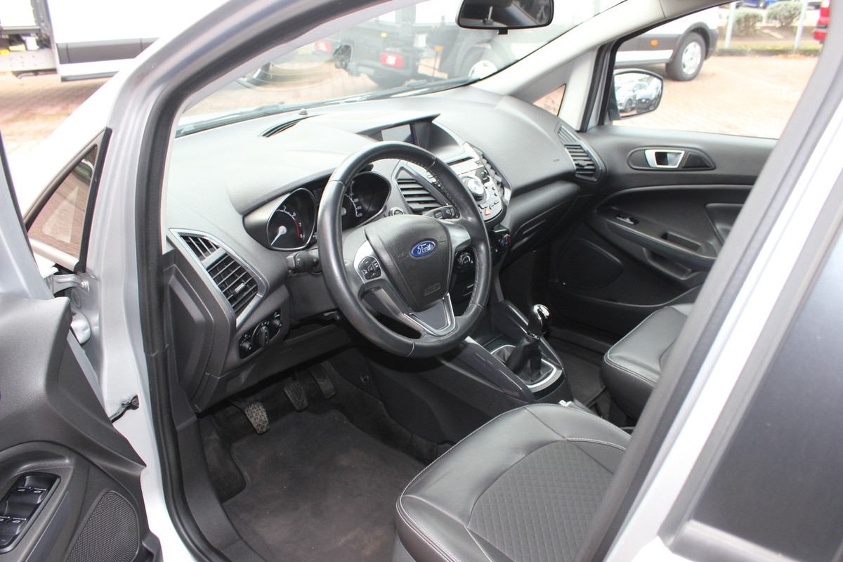 Ford EcoSport S / Navi + Teilleder + Key-Less Entry *41200KM* 