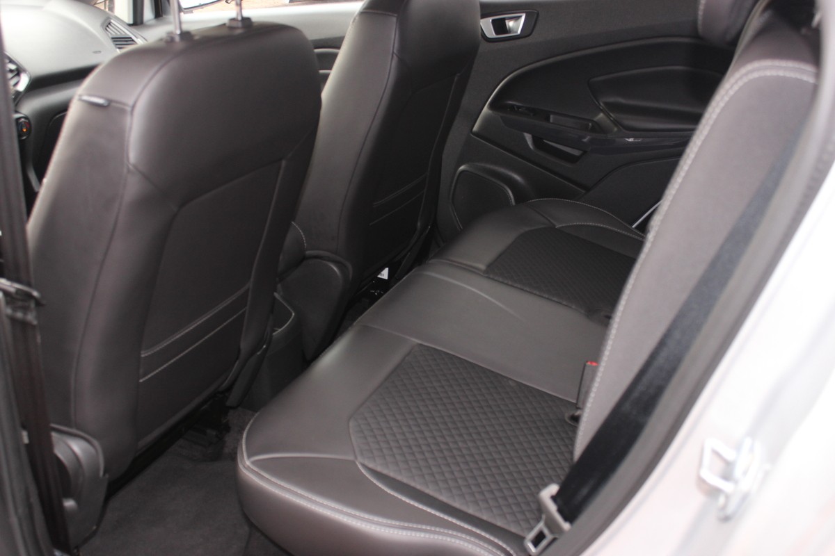 Ford EcoSport S / Navi + Teilleder + Key-Less Entry *41200KM* 