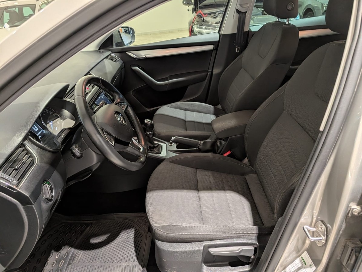 Skoda Octavia Combi 1.4TSI NAVI BI-XENON