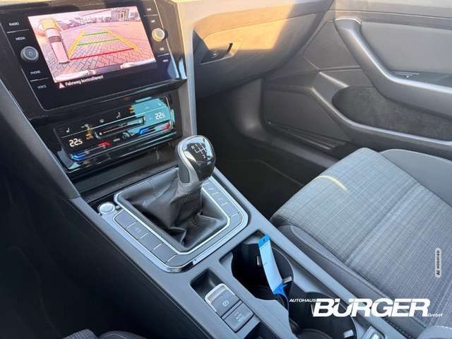Volkswagen Passat Variant Business Navi AHK Kamera LED ACC Winterpak