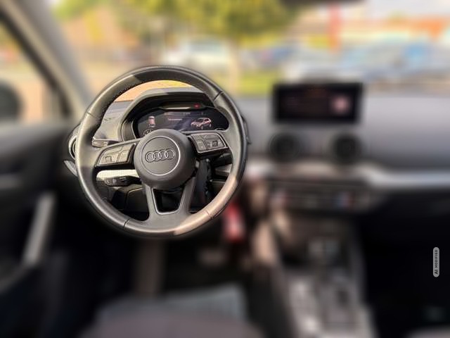 Audi Q2 35 TFSI DSG LED Kamera SitzHZG Tempo CarPlay PDC v