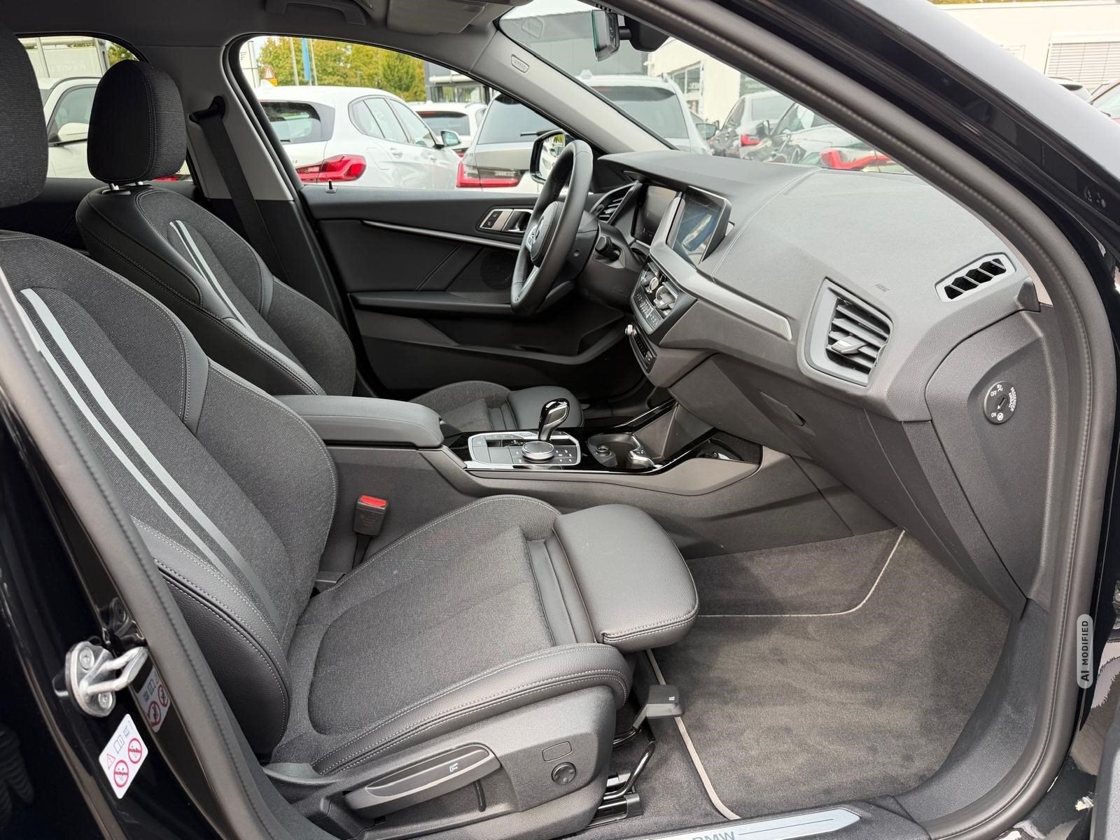 BMW 118 SPORT LINE AUT LC PROF LED GRA PDC LORDOSE SHZG DAB WLAN