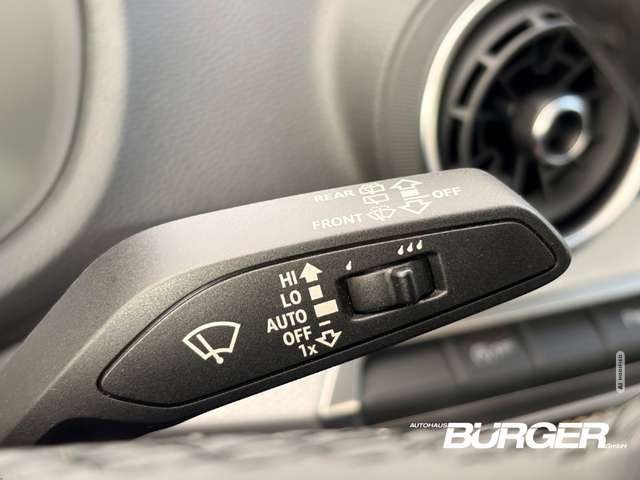Audi Q2 35 TFSI DSG LED Kamera SitzHZG Tempo CarPlay PDC v