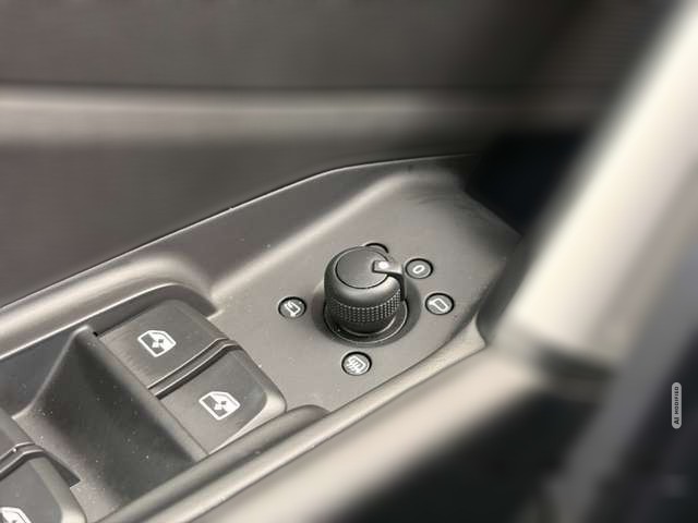 Audi Q2 35 TFSI DSG LED Kamera SitzHZG Tempo CarPlay PDC v