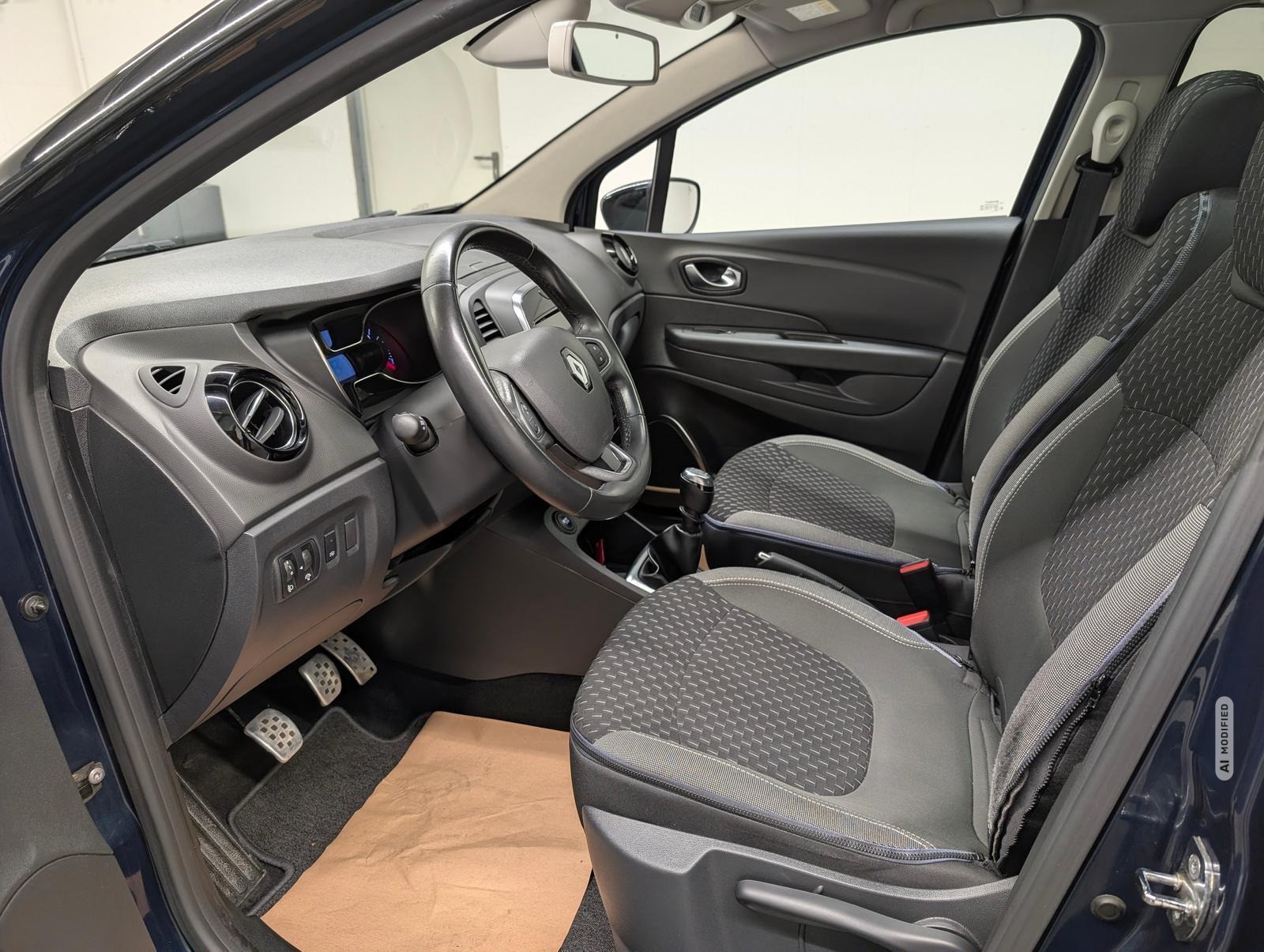 Renault Captur Intens LED/Pano/Navi/Kam/Keyl./BT/17-LM