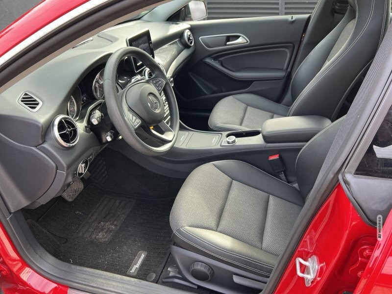 Mercedes-Benz CLA 180 180 7G-DCT AHK+RFK+SHZ
