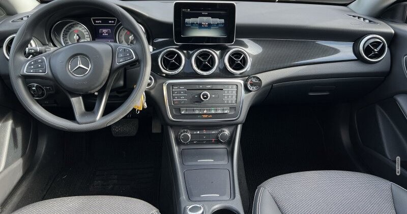Mercedes-Benz CLA 180 180 7G-DCT AHK+RFK+SHZ