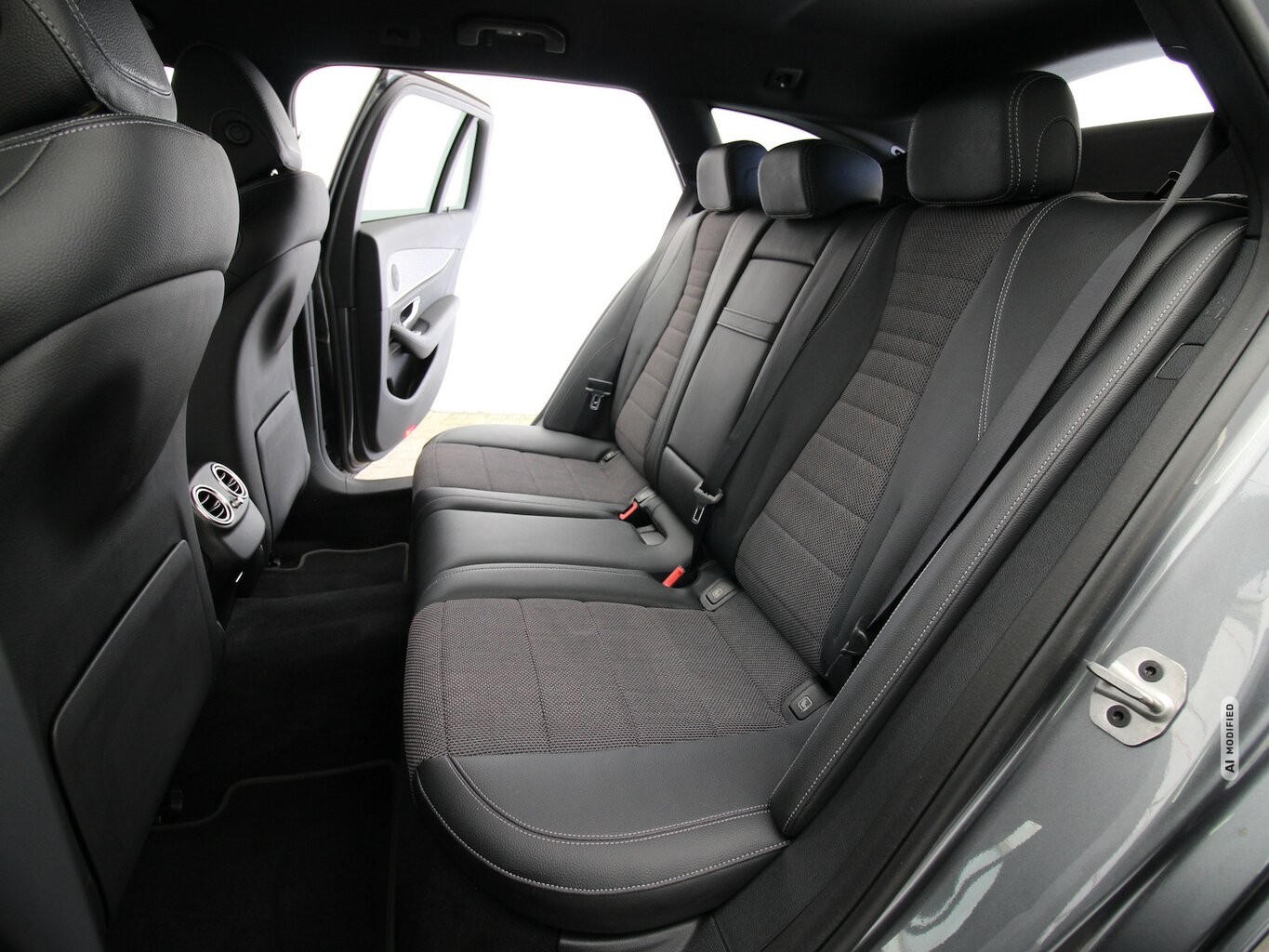 Mercedes-Benz E 220 d T Avantgarde LED+KAMERA+NAVI+AHK...