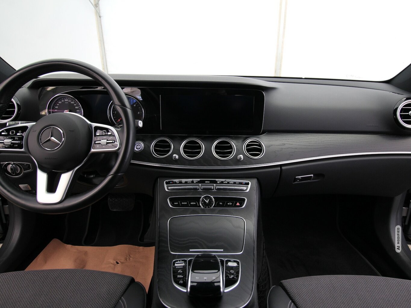 Mercedes-Benz E 220 d T Avantgarde LED+KAMERA+NAVI+AHK...