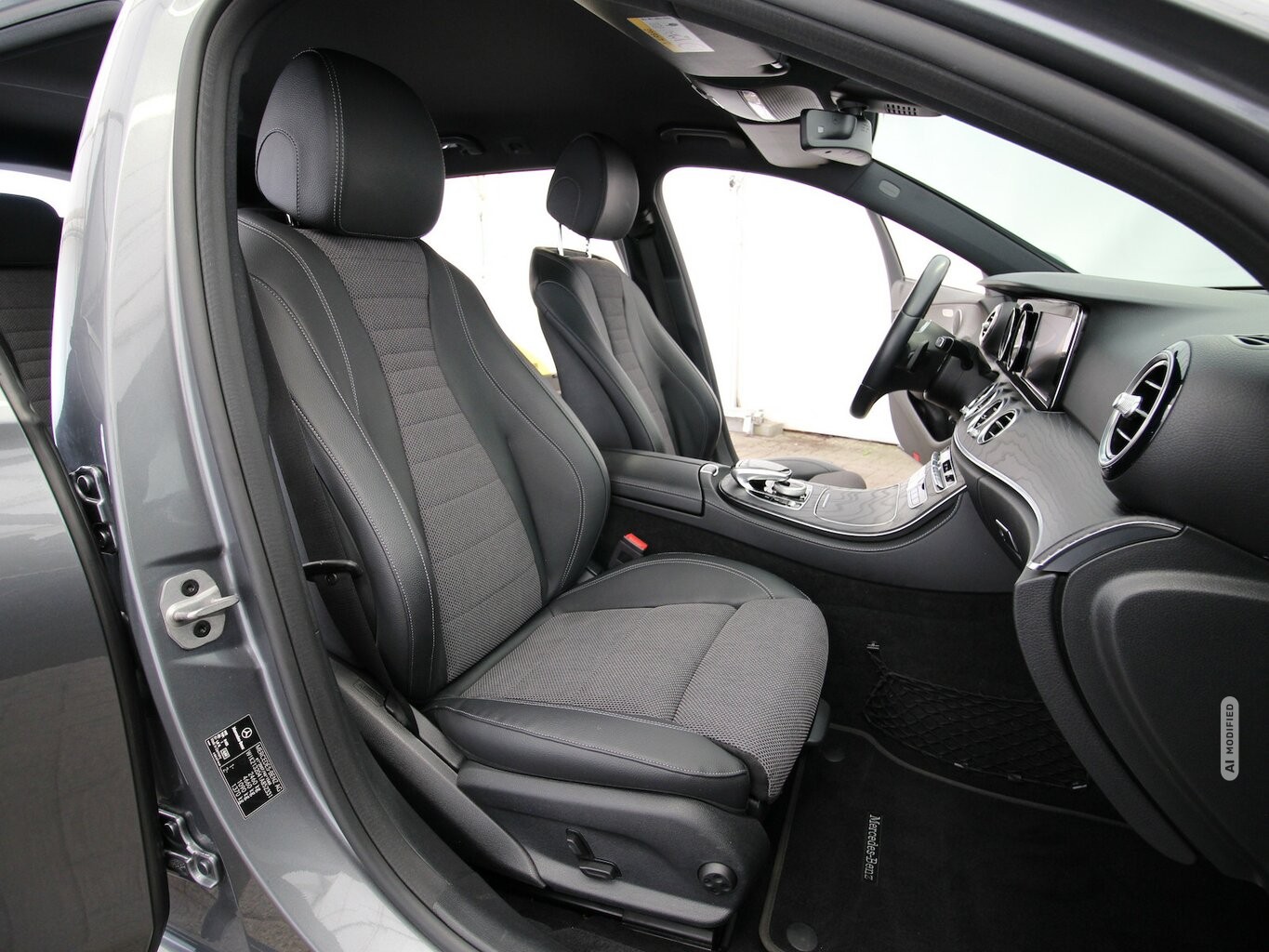 Mercedes-Benz E 220 d T Avantgarde LED+KAMERA+NAVI+AHK...