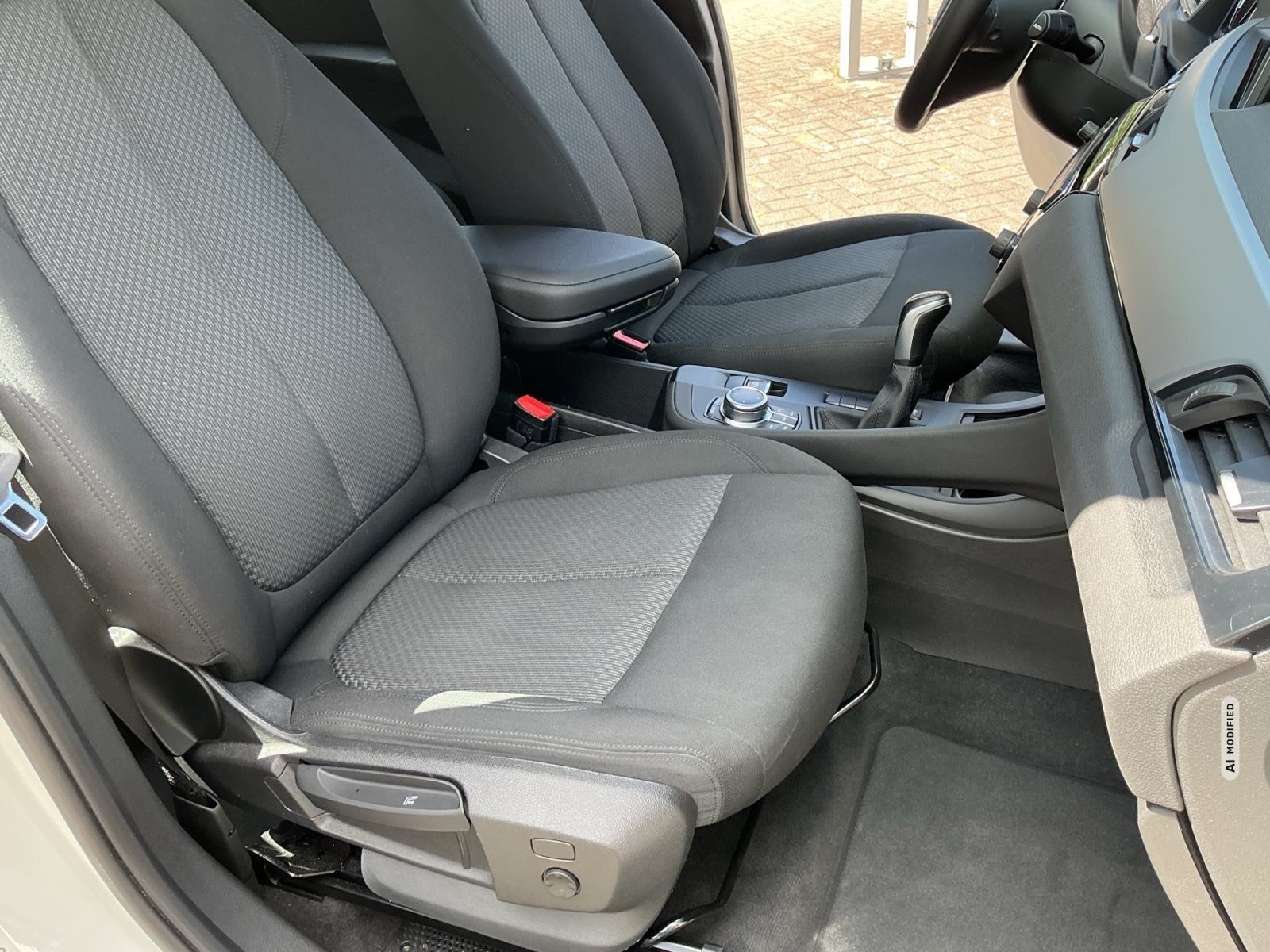 BMW X1 ADVANTAGE NAVI GRA PDC LORDOSE SHZG ACTIVE GUARD