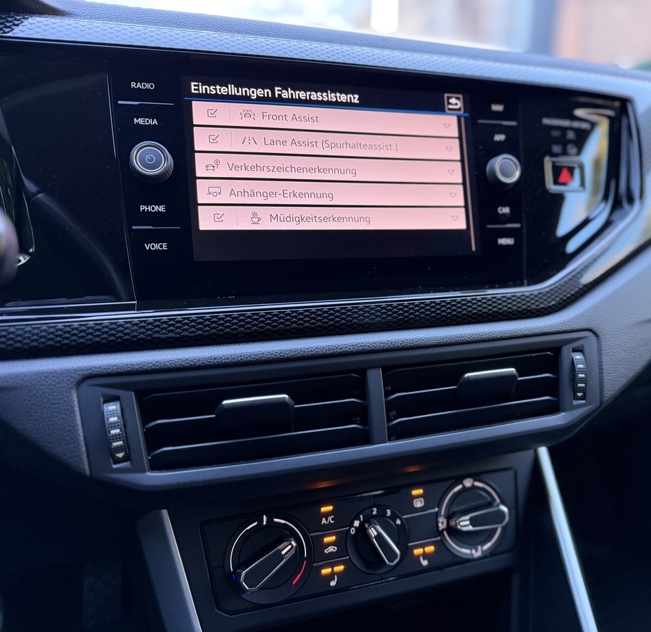 Volkswagen Polo 1.0 TSI Life KeylessEntry/PDC/NAVI/AHK/SHZ/LANEASSIST/A