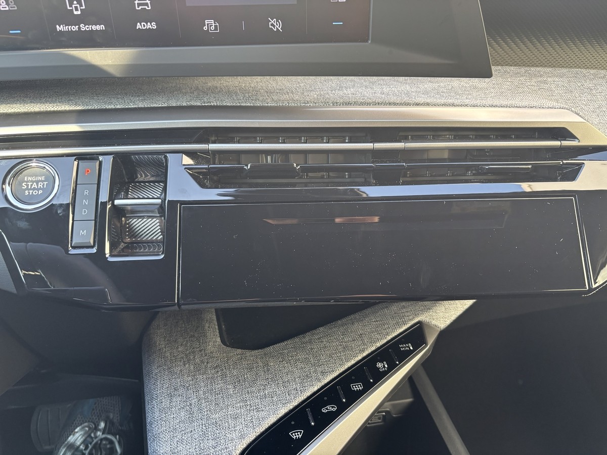 Peugeot 3008 HYBRID*AUTOMATIK*SITZHEIZUNG*KAMERA*CARPLAY*