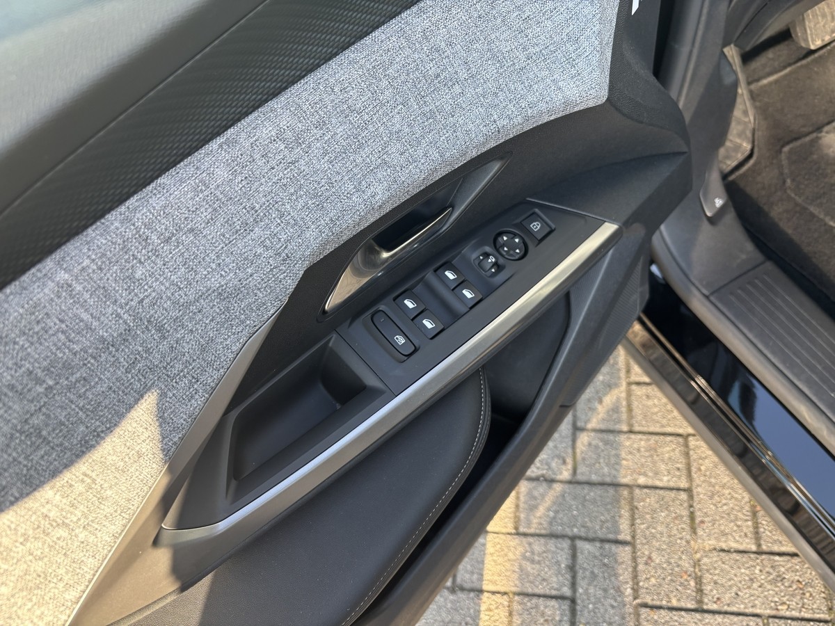 Peugeot 3008 HYBRID*AUTOMATIK*SITZHEIZUNG*KAMERA*CARPLAY*