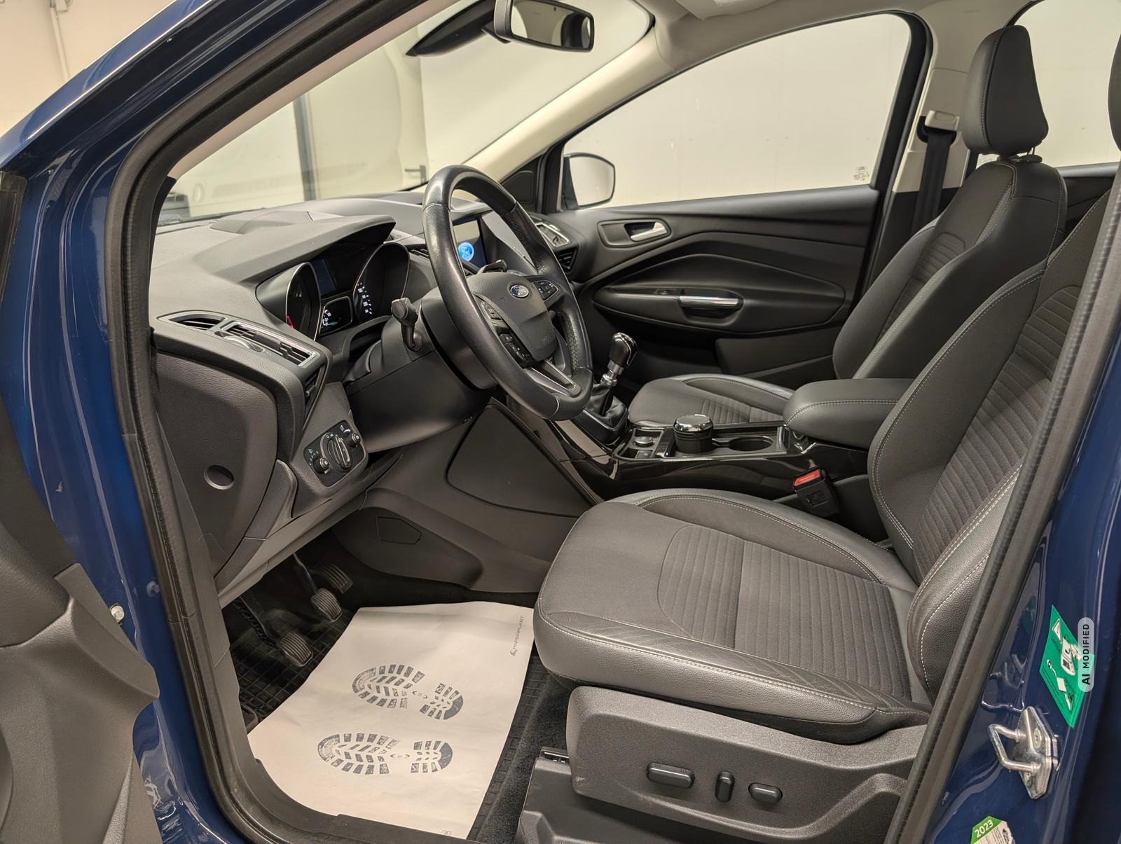 Ford Kuga Titanium Navi/SHZ/PDC/AHK/GRA/Keyl/17-LM
