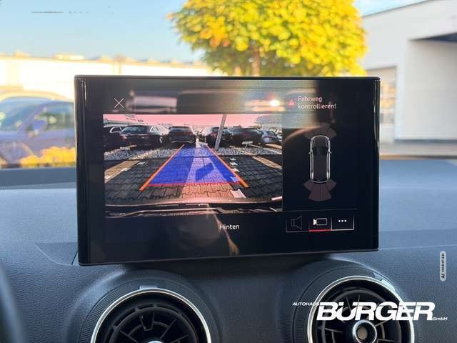 Audi Q2 35 TFSI DSG LED Kamera SitzHZG Tempo CarPlay PDC v