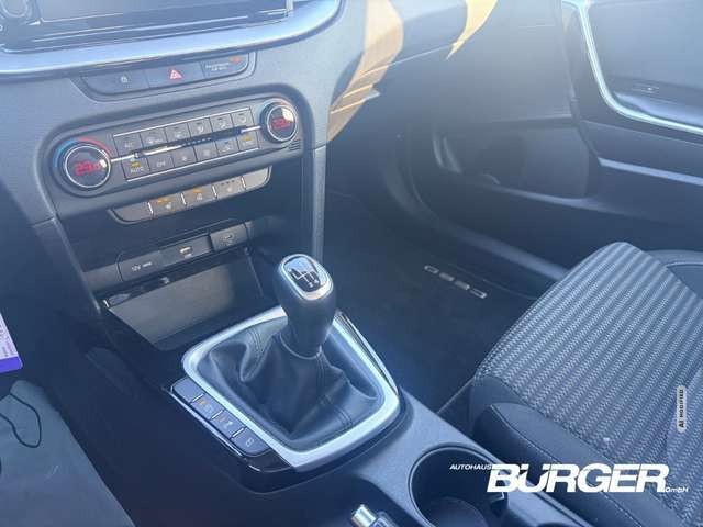 Kia cee'd / Ceed 1.5 LED Kamera APP SitzHZG Klimaautomatik beheiz.