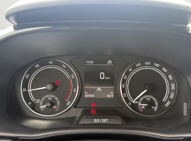 Skoda Fabia 1.0 TSI Active KLIMA / SITZHEIZUNG / PDC / ALU