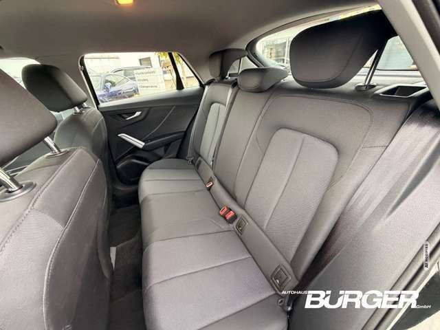 Audi Q2 35 TFSI DSG LED Kamera SitzHZG Tempo CarPlay PDC v