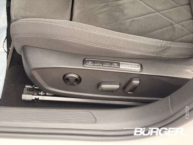 Volkswagen Golf VIII Style AHK-abnehmbar Navi Digitales Cockpit Me