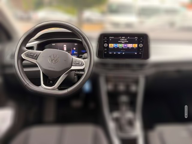 Volkswagen T-Roc Life 1.5 TSI Navi AHK Winterpaket PDC v+h CarPlay