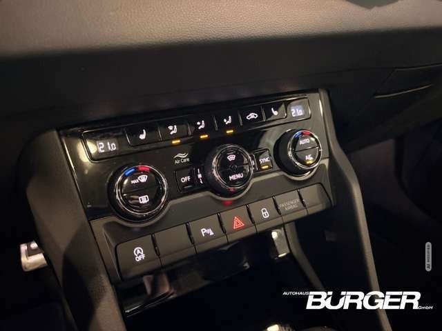 Skoda Karoq Sportline 4x4 AHK Pano Navi LED LenkradHZ Kurvenli