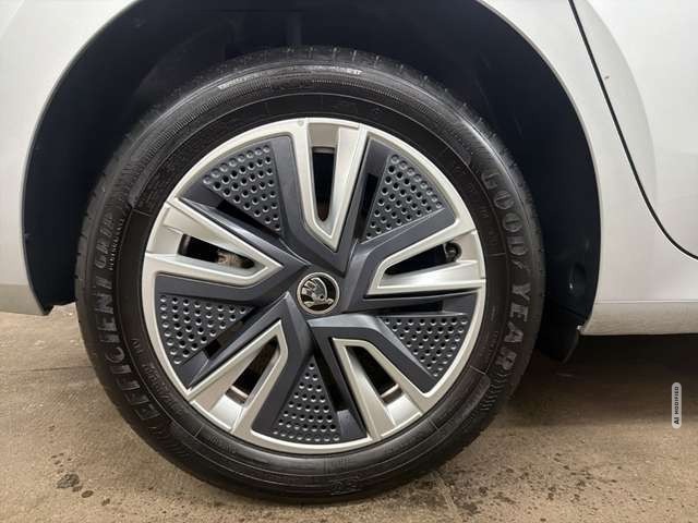 Skoda Fabia 1.5TSI DSG  LED CARPLAY LENK-SITZHEIZUNG