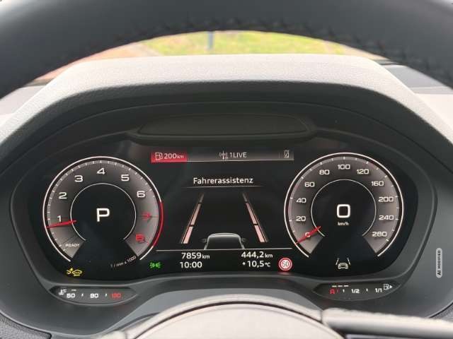 Audi Q2 35 TFSI DSG LED Kamera SitzHZG Tempo CarPlay PDC v
