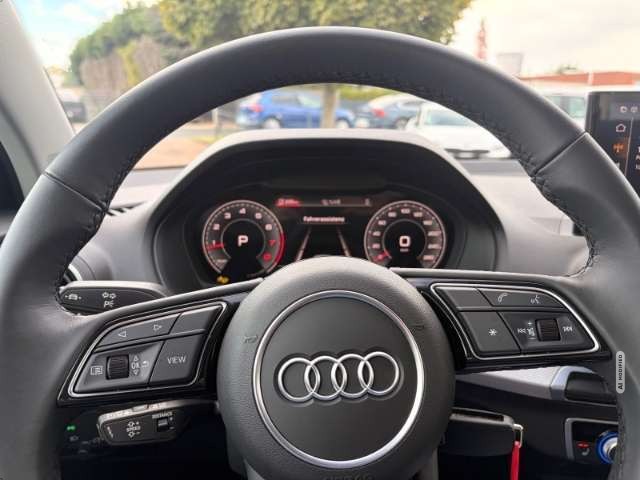 Audi Q2 35 TFSI DSG LED Kamera SitzHZG Tempo CarPlay PDC v