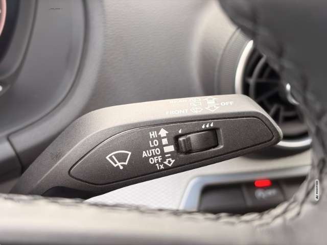 Audi Q2 35 TFSI DSG LED Kamera SitzHZG Tempo CarPlay PDC v