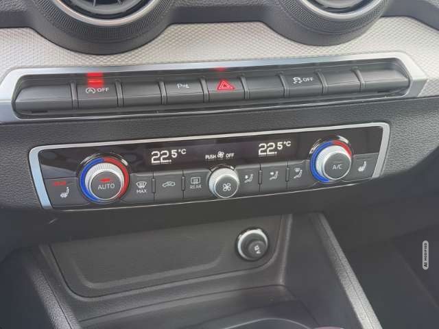 Audi Q2 35 TFSI DSG LED Kamera SitzHZG Tempo CarPlay PDC v