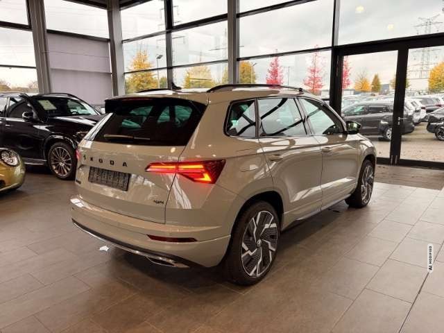 Skoda Karoq Sportline 4x4 AHK Pano Navi LED LenkradHZ Kurvenli