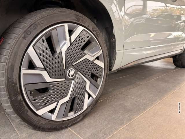 Skoda Karoq Sportline 4x4 AHK Pano Navi LED LenkradHZ Kurvenli