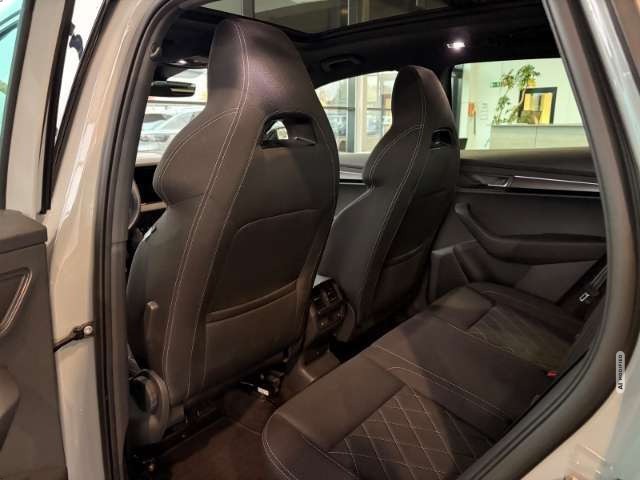 Skoda Karoq Sportline 4x4 AHK Pano Navi LED LenkradHZ Kurvenli