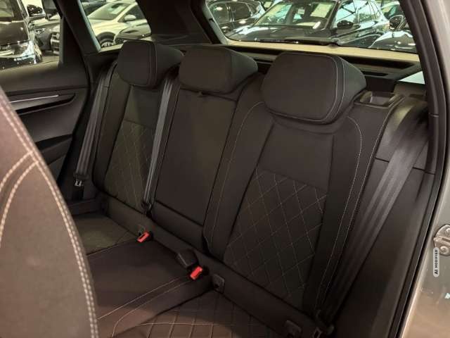 Skoda Karoq Sportline 4x4 AHK Pano Navi LED LenkradHZ Kurvenli